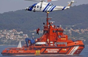 Simulacro de rescate en la ría de Vigo en el que participó un buque de Salvamento Marítimo.